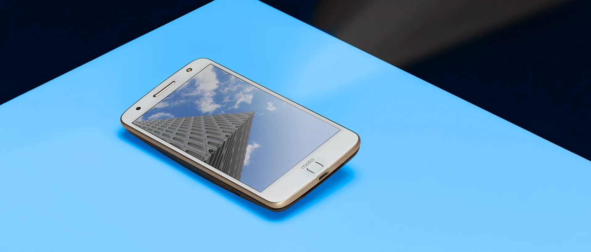 Moto Insta-Share Projector — feature
